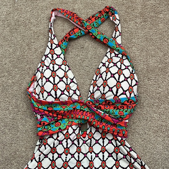 Trina Turk Venice Beach Plunging Neckline One Piece Swimsuit Size 8 - Picture 4 of 11